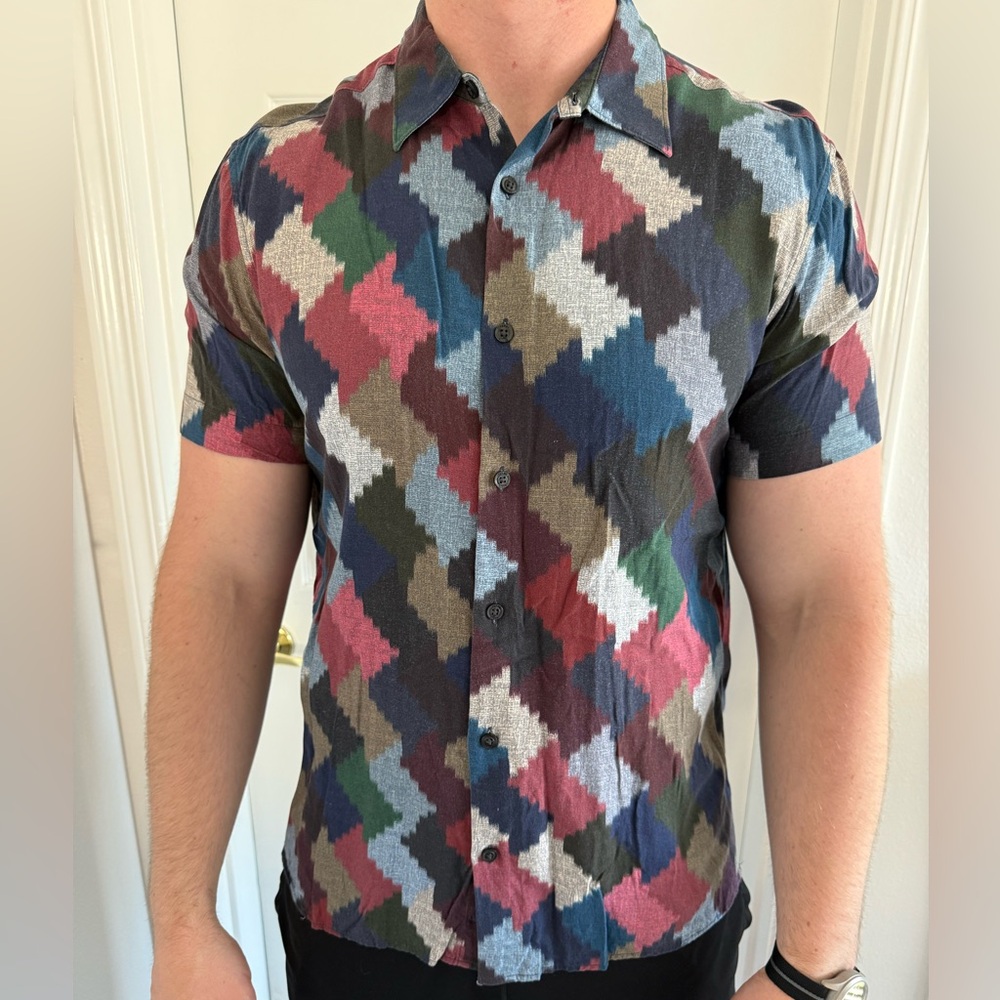 100% viscose fabric. Extremely light weight, flowy fabric